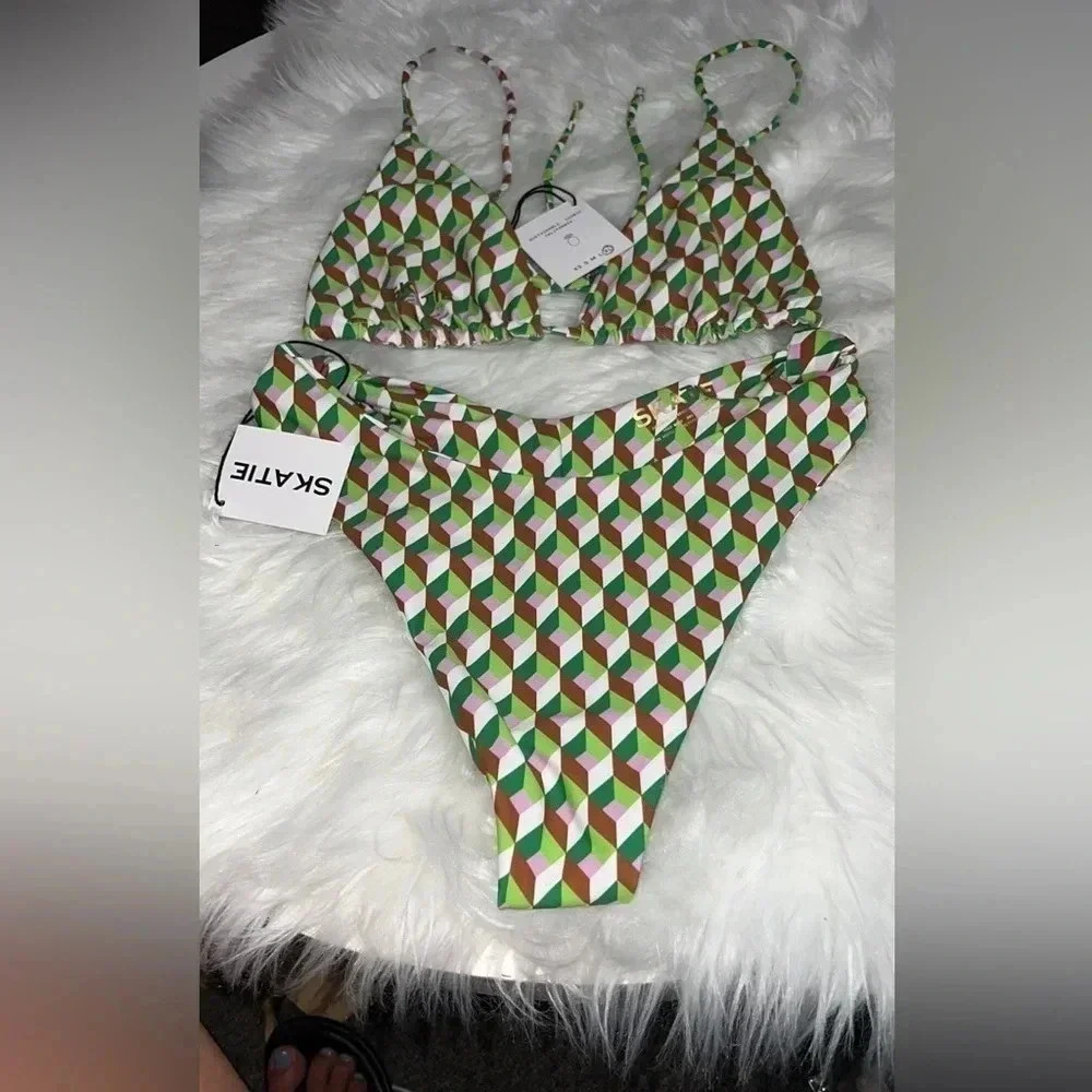 Skatie Bikini in Southampton XL Penny Top
Mandi Bottom - Picture 3 of 5